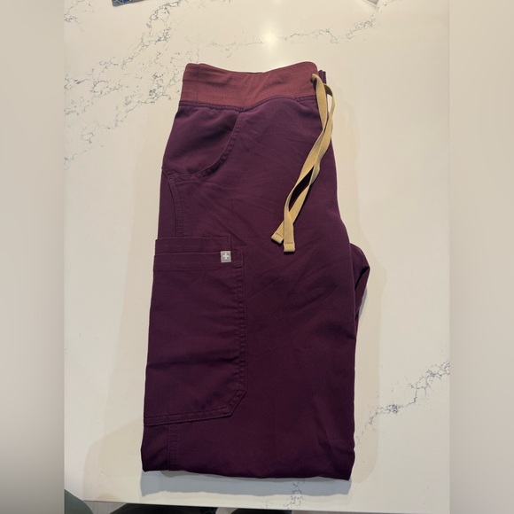 Figs women’s Deep Purple Scrub Set- XS/T Kade Cargo Pant & XXS Casma 3pocket top - Picture 6 of 13